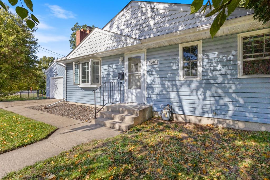 5340 Byron Avenue N, Crystal, MN 55429 — photo 4