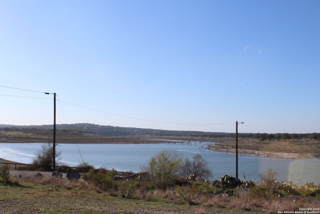 226 Lake Pettit Dr, Canyon Lake, TX 78133