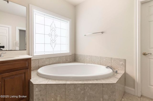 14605 Cressington Cir, Louisville, KY 40245