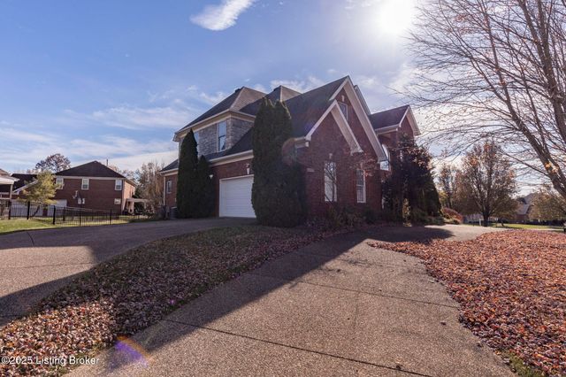 14605 Cressington Cir, Louisville, KY 40245