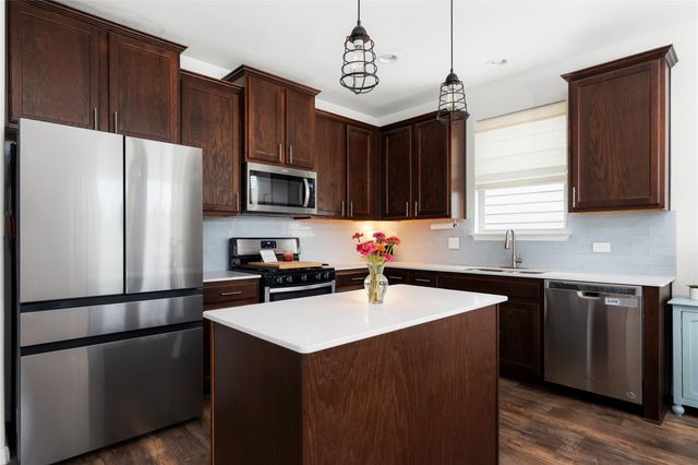 249 Wapiti RD, Buda, TX 78610