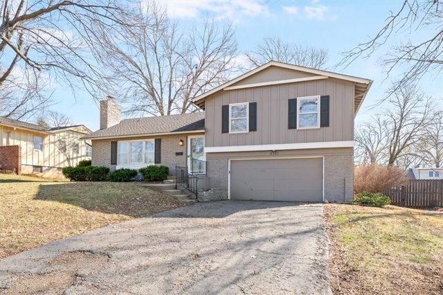 8343 Travis Lane, Overland Park, KS 66212