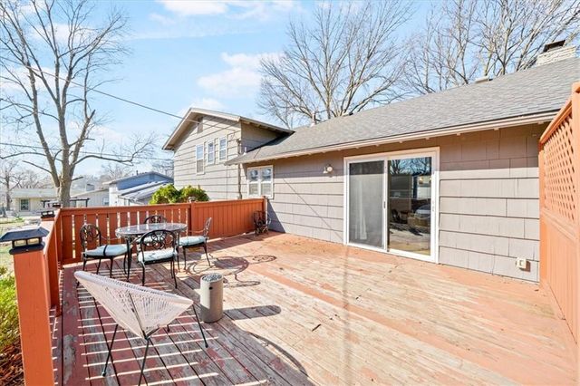 8343 Travis Lane, Overland Park, KS 66212