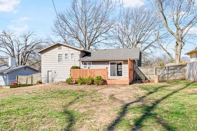 8343 Travis Lane, Overland Park, KS 66212