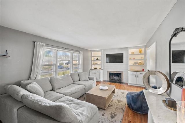 8343 Travis Lane, Overland Park, KS 66212