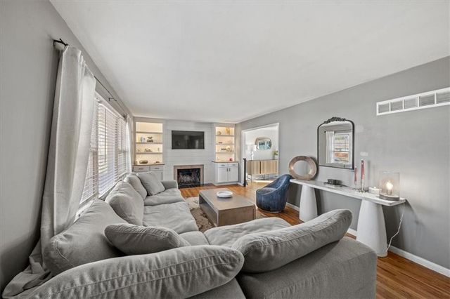 8343 Travis Lane, Overland Park, KS 66212