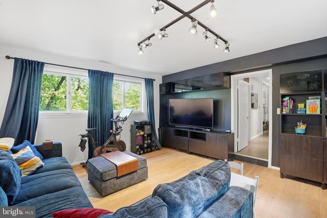 3421 STONEYBRAE DR, Falls Church, VA 22044