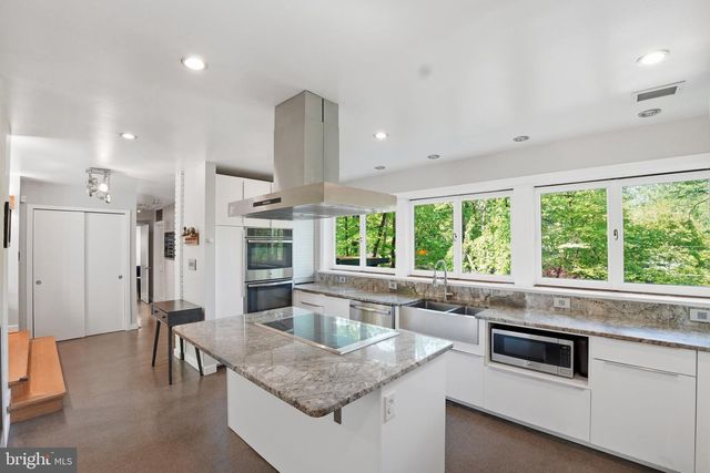3421 STONEYBRAE DR, Falls Church, VA 22044