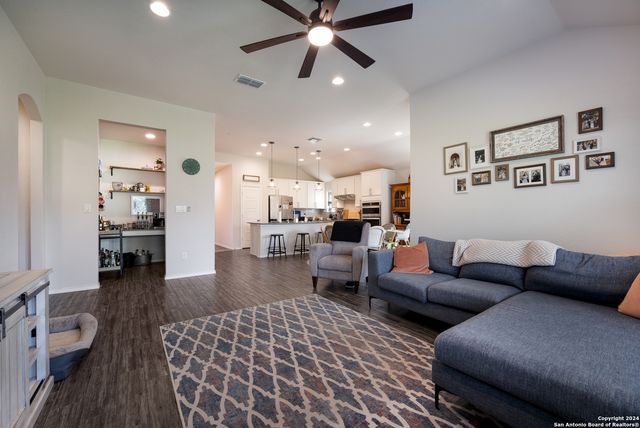 9018 CANOPY BND, Schertz, TX 78154