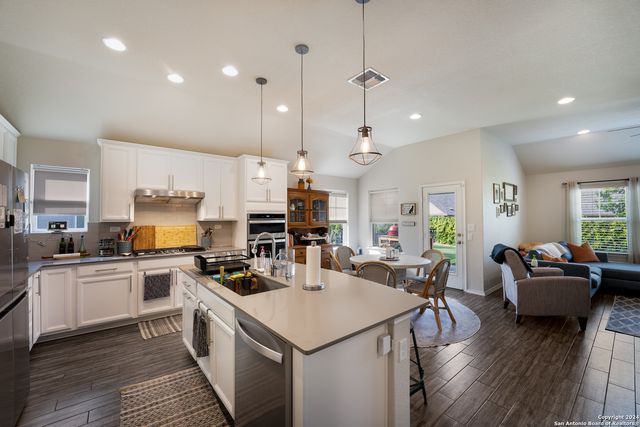 9018 CANOPY BND, Schertz, TX 78154