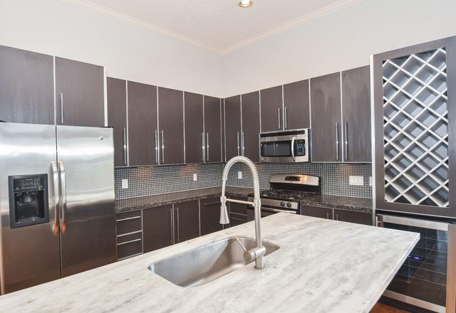 748 W 16th Street B, Houston, TX 77008