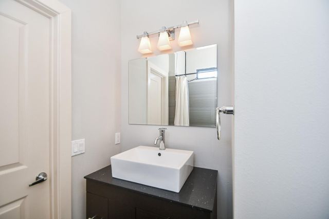 748 W 16th Street B, Houston, TX 77008