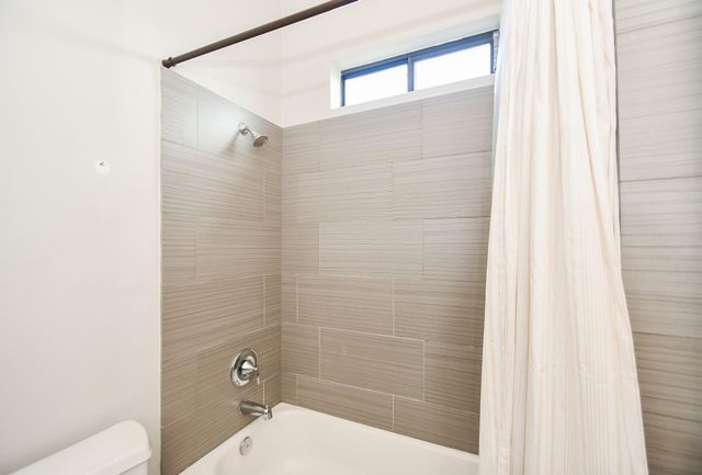 748 W 16th Street B, Houston, TX 77008