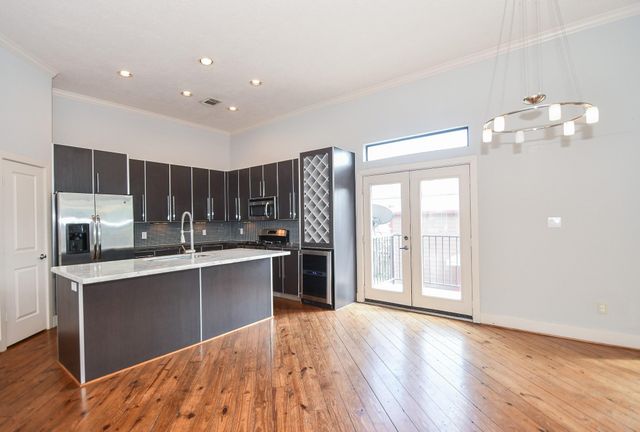 748 W 16th Street B, Houston, TX 77008