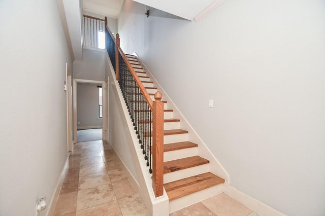 748 W 16th Street B, Houston, TX 77008