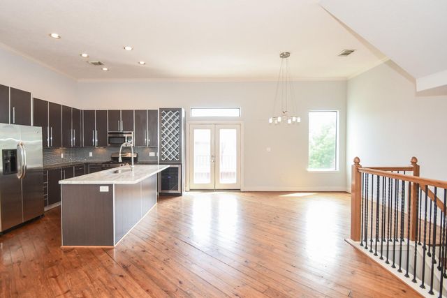 748 W 16th Street B, Houston, TX 77008