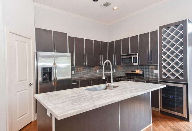 748 W 16th Street B, Houston, TX 77008