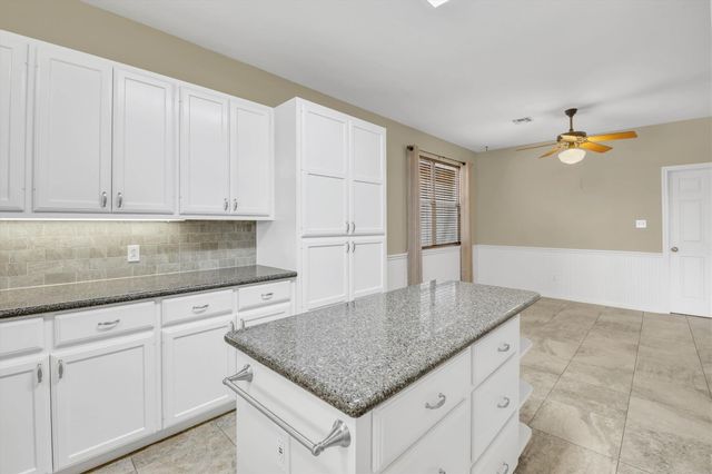 3016 Tradewind DR, Spicewood, TX 78669