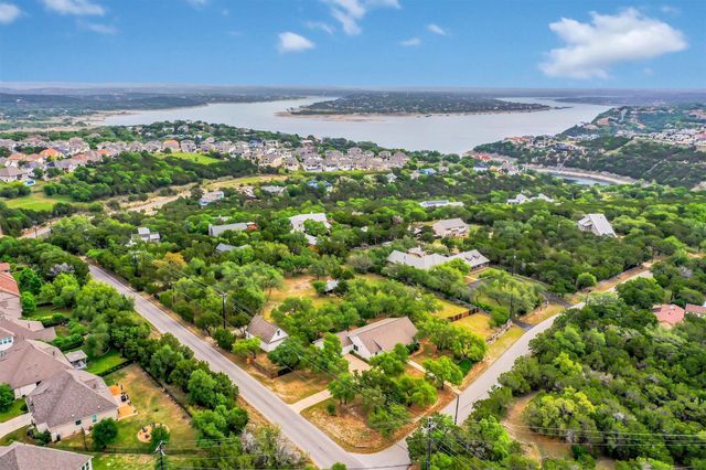 3016 Tradewind DR, Spicewood, TX 78669