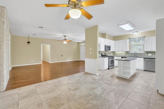 3016 Tradewind DR, Spicewood, TX 78669