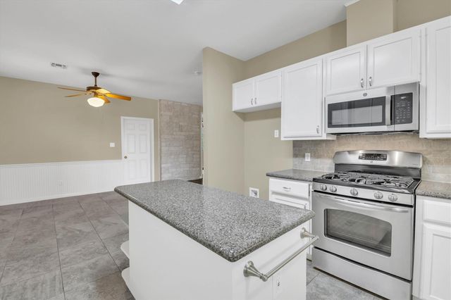 3016 Tradewind DR, Spicewood, TX 78669