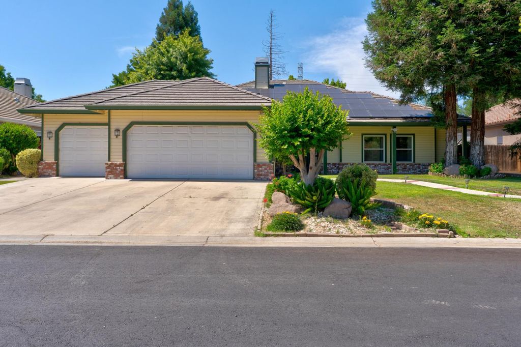 Image 1 of property listing at 7090 Emerald Street, Chowchilla, CA 93610