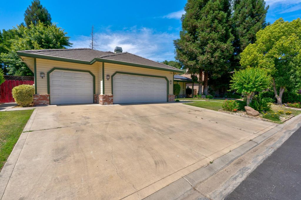 Image 3 of property listing at 7090 Emerald Street, Chowchilla, CA 93610