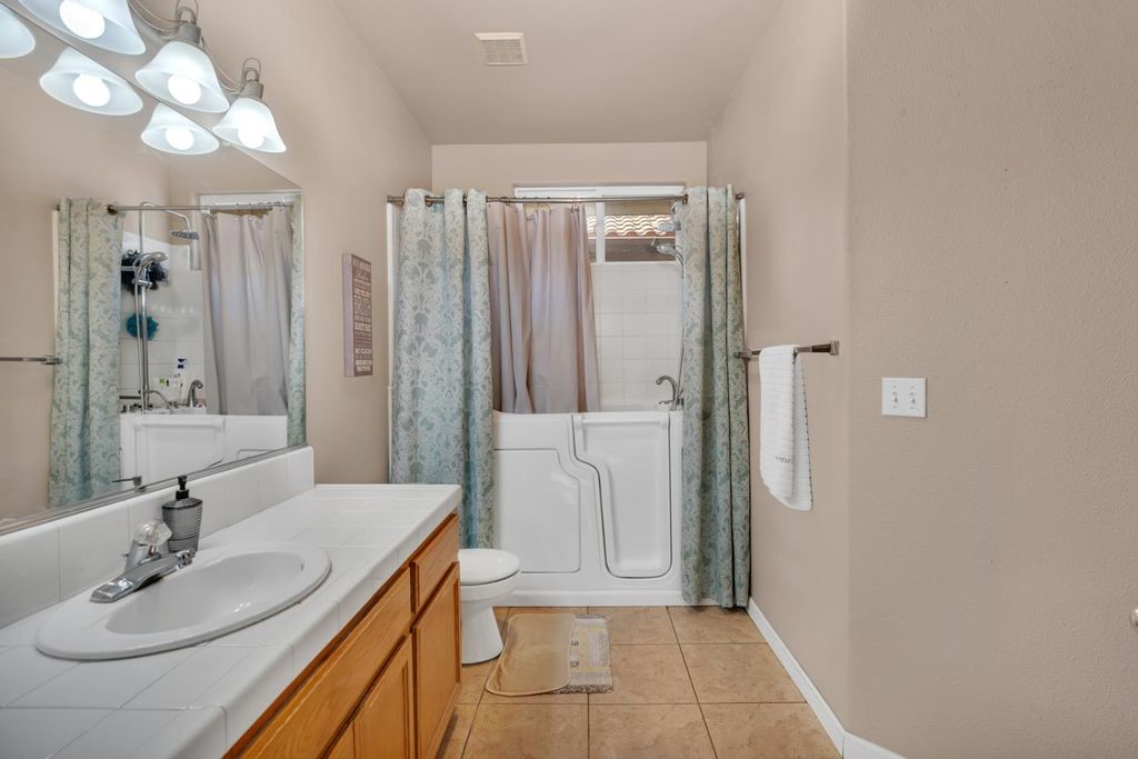 Image 31 of property listing at 7090 Emerald Street, Chowchilla, CA 93610