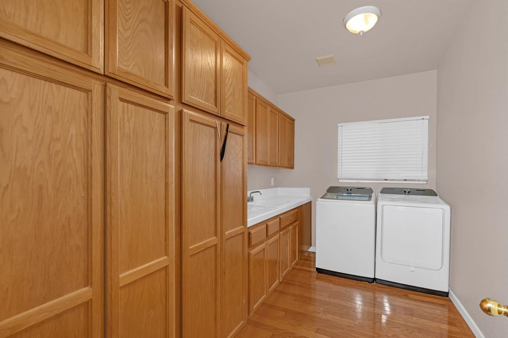 Image 33 of property listing at 7090 Emerald Street, Chowchilla, CA 93610