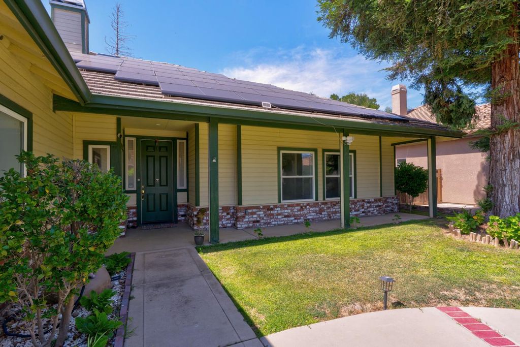 Image 6 of property listing at 7090 Emerald Street, Chowchilla, CA 93610