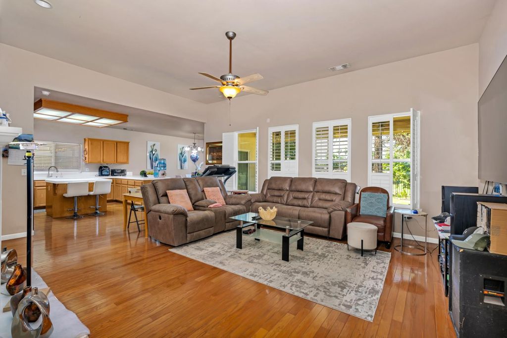 Image 9 of property listing at 7090 Emerald Street, Chowchilla, CA 93610