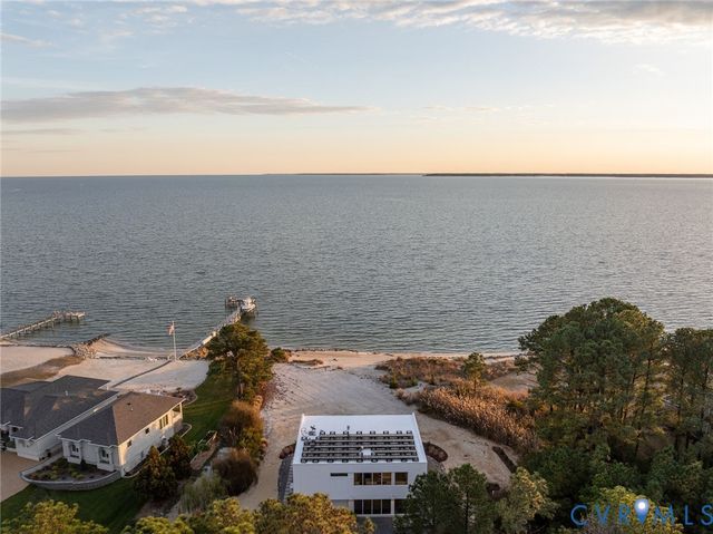 448 Windjammer Ln, White Stone, VA 22578