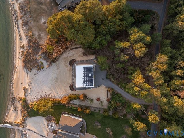 448 Windjammer Ln, White Stone, VA 22578