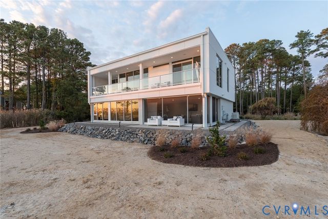 448 Windjammer Ln, White Stone, VA 22578