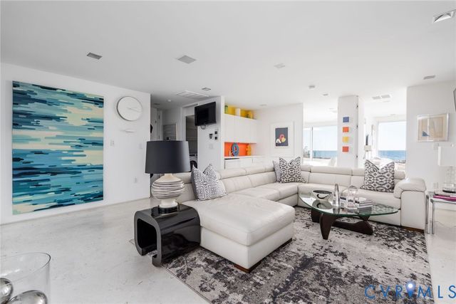 448 Windjammer Ln, White Stone, VA 22578