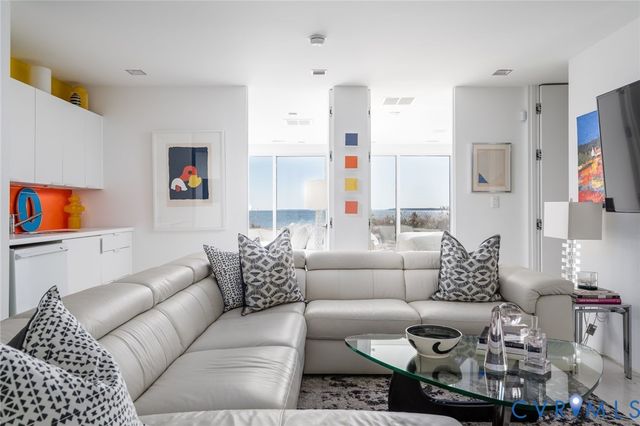 448 Windjammer Ln, White Stone, VA 22578