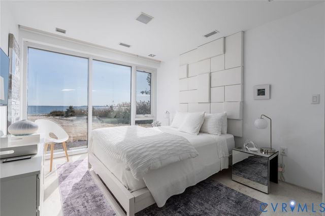 448 Windjammer Ln, White Stone, VA 22578