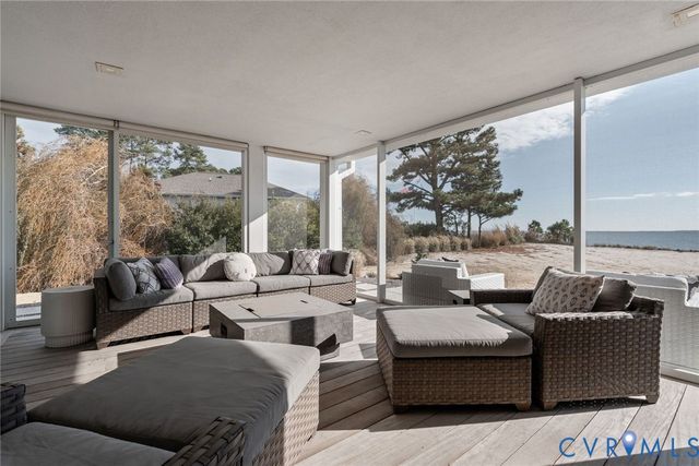 448 Windjammer Ln, White Stone, VA 22578