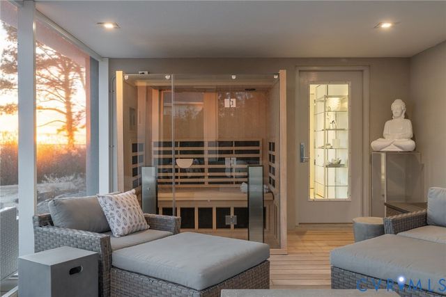 448 Windjammer Ln, White Stone, VA 22578