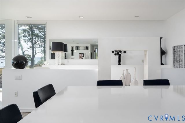 448 Windjammer Ln, White Stone, VA 22578