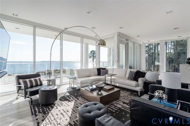 448 Windjammer Ln, White Stone, VA 22578