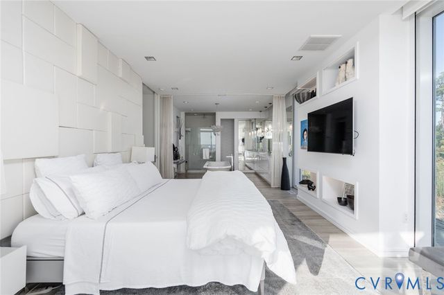 448 Windjammer Ln, White Stone, VA 22578