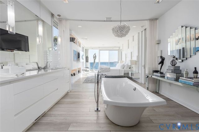 448 Windjammer Ln, White Stone, VA 22578