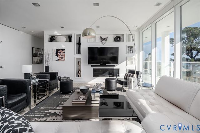 448 Windjammer Ln, White Stone, VA 22578