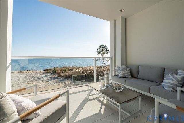 448 Windjammer Ln, White Stone, VA 22578