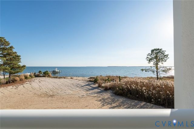 448 Windjammer Ln, White Stone, VA 22578