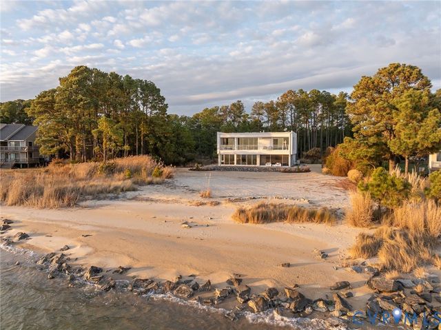 448 Windjammer Ln, White Stone, VA 22578