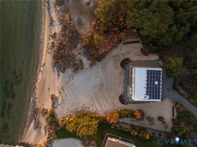 448 Windjammer Ln, White Stone, VA 22578