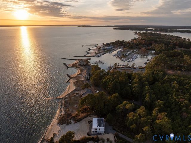 448 Windjammer Ln, White Stone, VA 22578