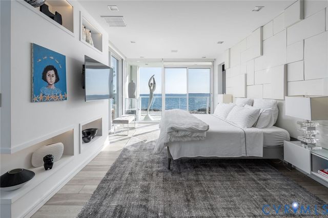 448 Windjammer Ln, White Stone, VA 22578